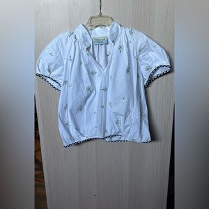 Tish Cox White Top W/ white flowers